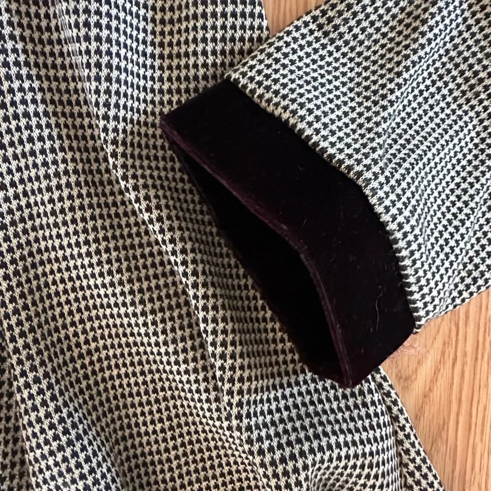 DBJ Houndstooth Blazer with Black Velvet Collar and Cuffs - Picture 6 of 10